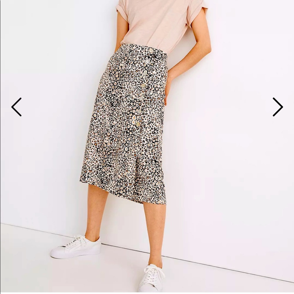 Madewell Side-Button Straight Midi Skirt in Daisy Groove